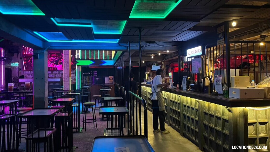 Tha Chang Club - Bangkok, Thailand Filming Location